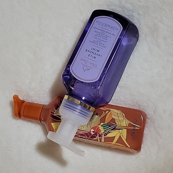 GENTLE GEL HAND SOAP & GENTLE FOAMING HAND SOAP BY BATH & BODY WORKS. - Picture 3 of 4